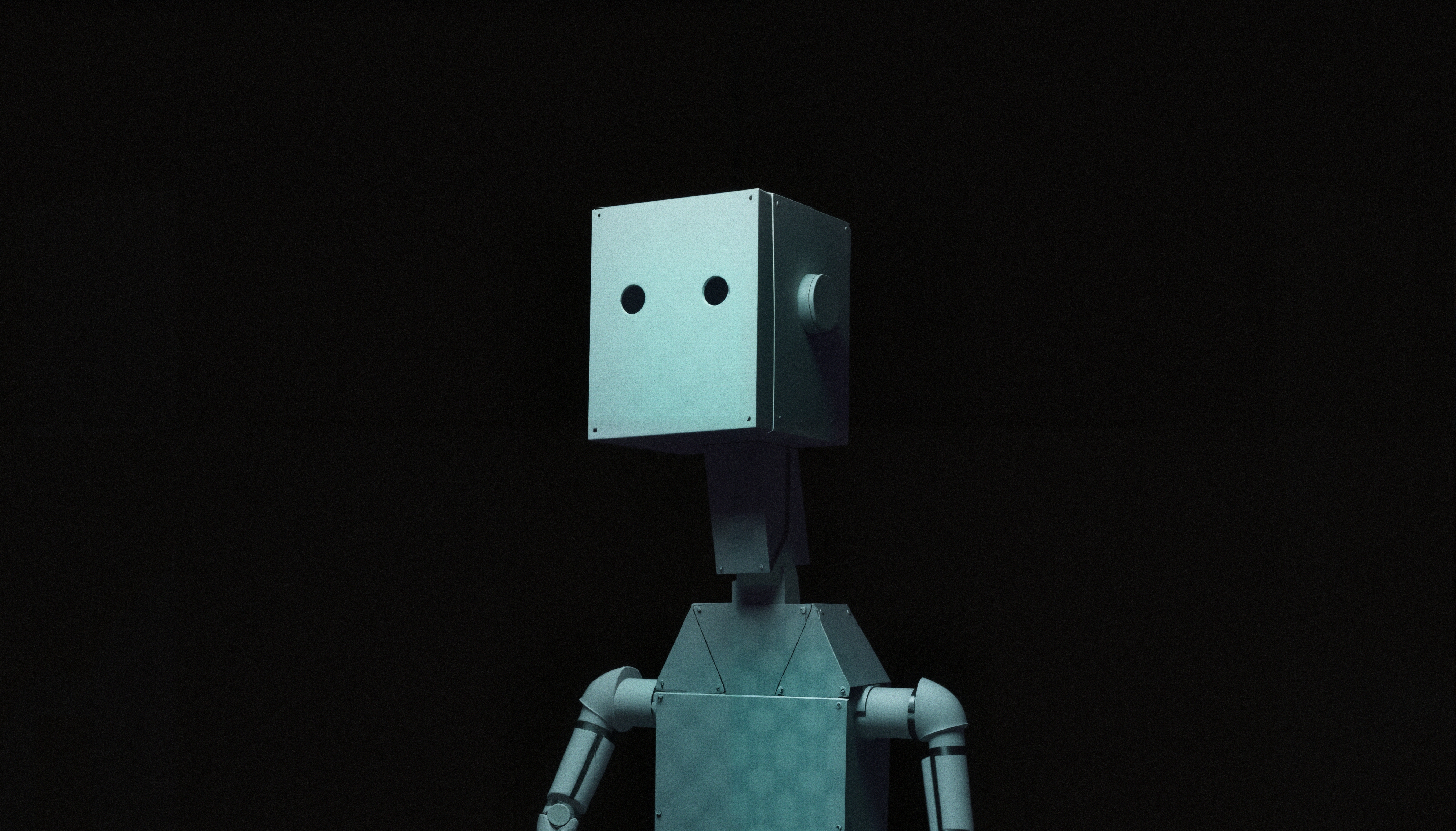 Minimalistic Robot in Darkness